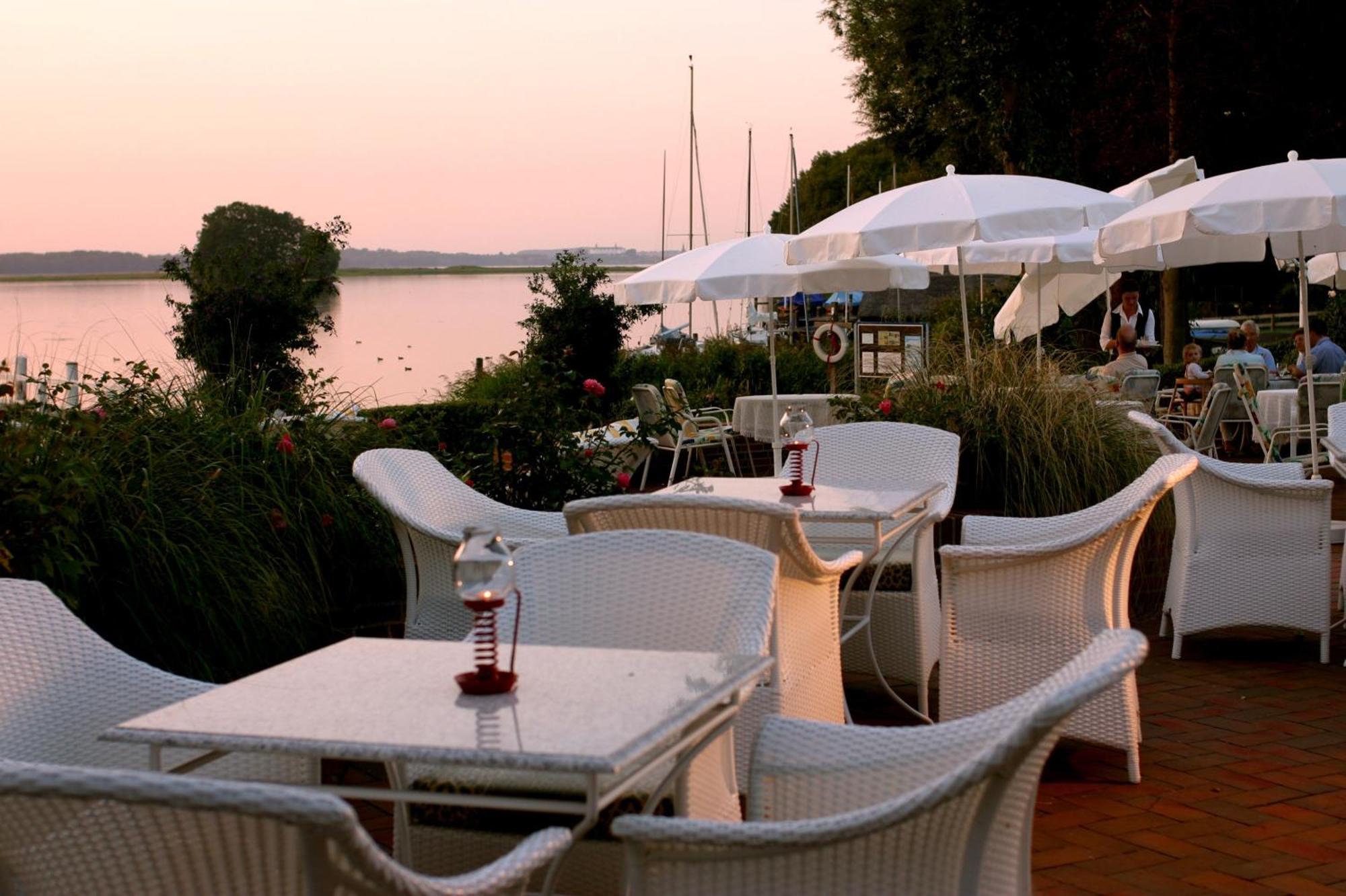 Strauers Hotel Am See Bosau Exterior foto