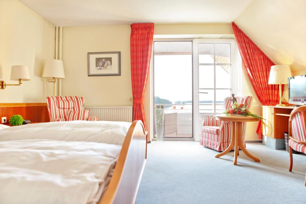 Strauers Hotel Am See Bosau Quarto foto