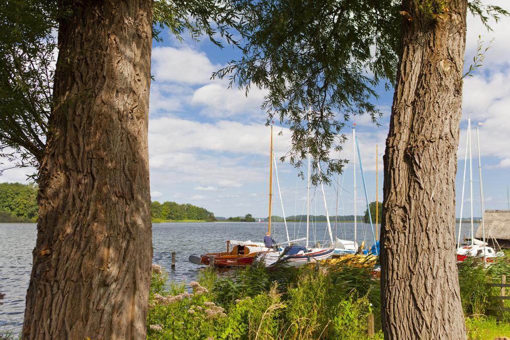 Strauers Hotel Am See Bosau Exterior foto
